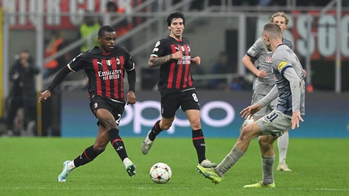 MILAN, ITALY - NOVEMBER 02:  Pierre Kalulu of AC Milan in action during the UEFA Champions League group E match between AC Milan and FC Salzburg at Giuseppe Meazza Stadium on November 02, 2022 in Milan, Italy. (Photo by Claudio Villa/AC Milan via Getty Images)