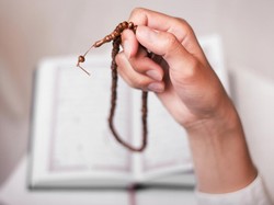 5 Keutamaan Dzikir Menurut Al-Quran dan Hadits