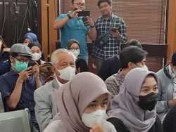 OC Kaligis di Kursi Pengunjung Sidang Anak Buah Sambo, Ngapain?