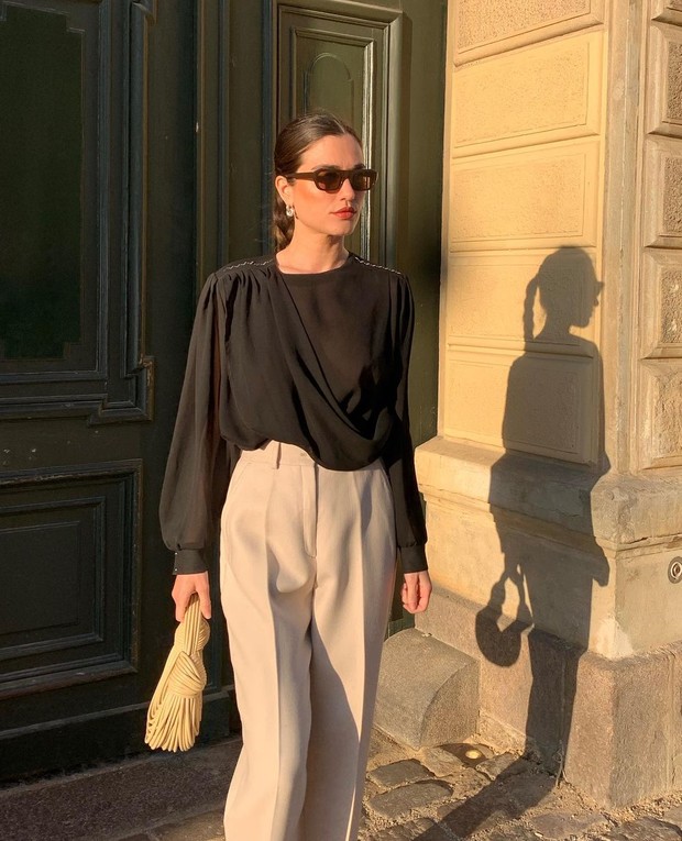 Outfit untuk para karyawan bank/Sumber: Instagram @iliridakrasniqi Outfit untuk para karyawan bank/Sumber: Instagram @iliridakrasniqi