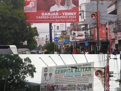 Penampakan Sebelum dan Sesudah Baliho PSI Ganjar-Yenny di Kota Blitar Dicopot