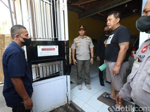 Karaoke Tak Berizin di Kota Probolinggo Kembali Disegel Karaoke Tak Berizin di Kota Probolinggo Kembali Disegel