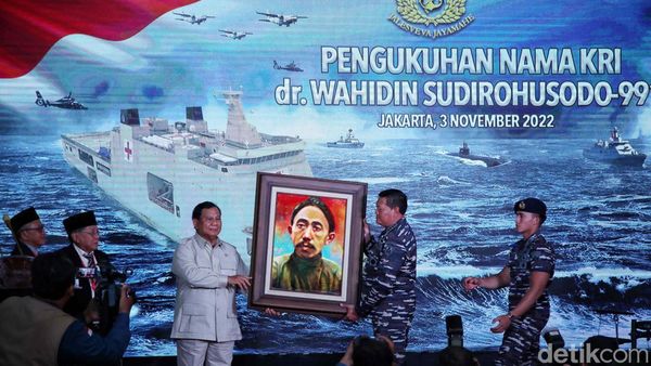 Prabowo Kukuhkan KRI dr Wahidin Sudirohusodo Jadi RS Terapung
