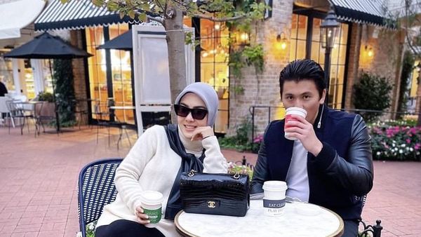 Reino Barack dan Syahrini Tampil Mesra, Kerap Bagikan Momen Makan Mewah
