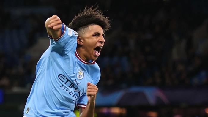 MANCHESTER, ENGLAND - NOVEMBER 02:  Rico Lewis of Manchester City celebrates scoring the 1st goal during the UEFA Champions League group G match between Manchester City and Sevilla FC at Etihad Stadium on November 2, 2022 in Manchester, United Kingdom. (Photo by Marc Atkins/Getty Images)