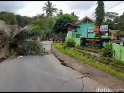 SDN Parungponteng Tasik Terancam Longsor, Siswa Belajar Giliran