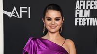 Selena Gomez Serba Ungu