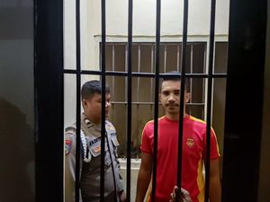 Polantas di Buru Selatan Selingkuh-Aniaya Istri Polisi Ditangkap Polantas di Buru Selatan Selingkuh-Aniaya Istri Polisi Ditangkap
