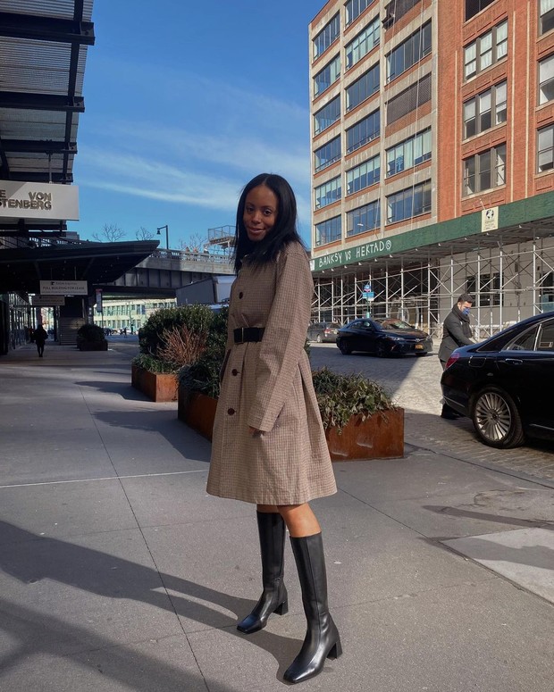 tampilan prima dan proper ke kantor/Sumber: Instagram @_sierramayhew tampilan prima dan proper ke kantor/Sumber: Instagram @_sierramayhew