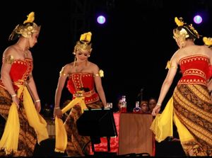 Tari Serimpi Berasal dari Mana? Sejarah, Properti, dan Gerakannya