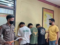 Acungkan Celurit ke Penumpang Angkot, 3 Pelajar Sukabumi Ditangkap