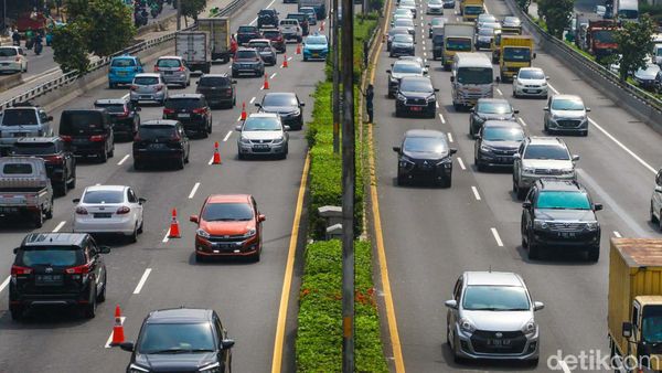 Urai Macet, Contraflow Diberlakukan di Tol Cawang Arah Semanggi