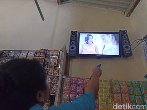 Warga Blitar Pilih Pasrah Soal Migrasi TV Digital Warga Blitar Pilih Pasrah Soal Migrasi TV Digital