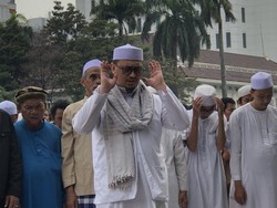 Menantu Habib Rizieq Imami Salat Asar Berjemaah Massa Aksi 411
