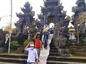 Pujawali di Pura Pasar Agung, Pendakian Gunung Agung Ditutup 11 Hari