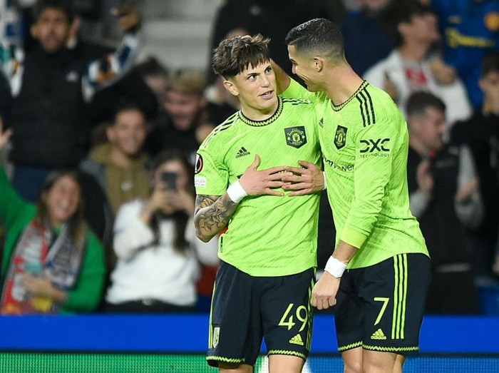 SAN SEBASTIAN, SPAIN - NOVEMBER 03:  
Alejandro Garnacho of Manchester United celebrate a goal with Cristiano Ronaldo during the UEFA Europa League group E match between Real Sociedad and Manchester United at Reale Arena on November 3, 2022 in San Sebastian, Spain. (Photo by MB Media/Getty Images)