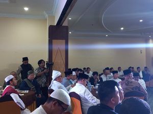 Anies Hadiri Silaturahmi Ulama di Medan, Ada Tabloid Kenapa Harus Anies? Anies Hadiri Silaturahmi Ulama di Medan, Ada Tabloid Kenapa Harus Anies?