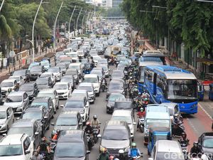 Arus Lalin Seputaran Gambir-Istiqlal Macet Jelang Aksi 411 Arus Lalin Seputaran Gambir-Istiqlal Macet Jelang Aksi 411