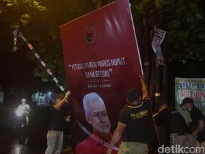 Satpol PP Semarang Turunkan 5 Baliho Ganjar Nurut, Semuanya Tak Berizin