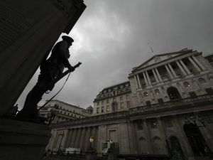 Inggris Naikkan Suku Bunga Jadi 3,5%, Tertinggi Dalam 14 Tahun!