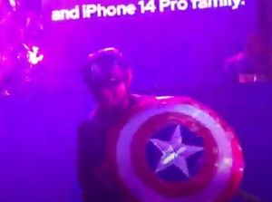 Ada Captain America Ikut Ngantre Launching iPhone 14