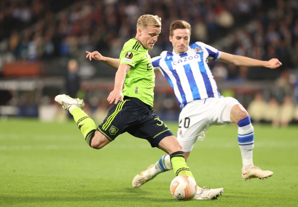 SAN SEBASTIAN, SPAIN - NOVEMBER 3:  Donny van de Beek of Manchester United  during the UEFA Europa League   match between Real Sociedad v Manchester United at the Estadio Reale Arena on November 3, 2022 in San Sebastian Spain (Photo by David S. Bustamante/Soccrates/Getty Images)