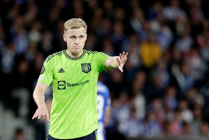 SAN SEBASTIAN, SPAIN - NOVEMBER 3:  Donny van de Beek of Manchester United  during the UEFA Europa League   match between Real Sociedad v Manchester United at the Estadio Reale Arena on November 3, 2022 in San Sebastian Spain (Photo by David S. Bustamante/Soccrates/Getty Images)