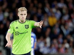 Donny van de Beek Masih Sabar-sabar di MU