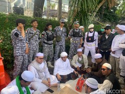 Dua Menantu Habib Rizieq Tiba di Patung Kuda Jelang Aksi 411