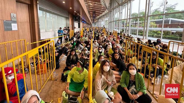 Fan NCT 127 di Konser NCT 127 di ICE BSD, Jumat (4/11).