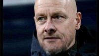 Bahkan Ole Gunnar Solskjaer pun dibilang tak bakal berani memainkan Maguire jadi striker seperti Erik ten Hag. Foto: dok. Twitter
