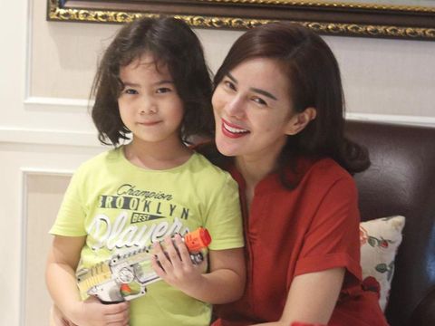 Isabel Anak Astrid Tiar Ingin Menjadi Pemain Bola