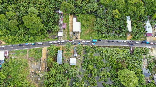 Banjir Setinggi Satu Meter Lumpuhkan Transportasi Darat di Aceh