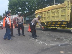 Awas! Jembatan Plaosan di Jalan Nasional Lamongan-Babat Ambles