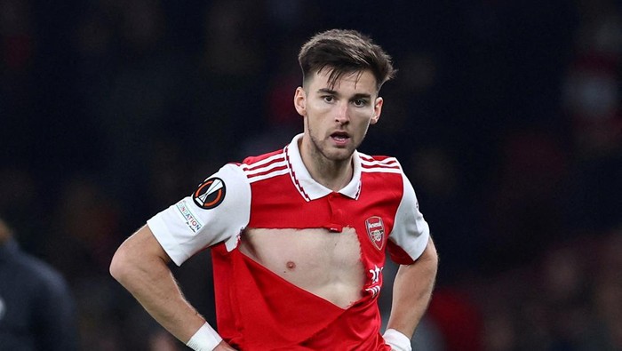 Soccer Football - Europa League - Group A - Arsenal v FC Zurich - Emirates Stadium, London, Britain - November 3, 2022   Arsenals Kieran Tierney reacts as his shirt is torn REUTERS/David Klein     TPX IMAGES OF THE DAY