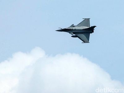 Jet Rafale yang Dibeli Prabowo Bermanuver di Langit Jakarta