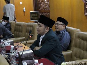 Fraksi Gerindra Jatim Kritik Sekda yang Bahayakan Khofifah Terkait RAPBD 2023 Fraksi Gerindra Jatim Kritik Sekda yang Bahayakan Khofifah Terkait RAPBD 2023