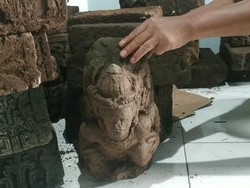 Bagian Candi Sukoreno Pasuruan yang Dikira 3 Arca Ternyata Hiasan Candi