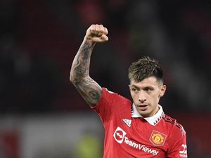 Keraguan Ferdinand ke Lisandro Martinez di MU