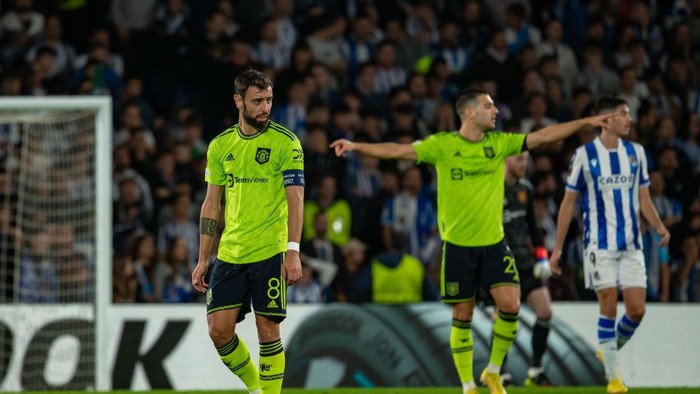 SAN SEBASTIAN, SPAIN - NOVEMBER 03: Bruno Fernandes of Manchester United looks ahead during the UEFA Europa League group E match between Real Sociedad and Manchester United at Reale Arena on November 03, 2022 in San Sebastian, Spain. (Photo by Ash Donelon/Manchester United via Getty Images)