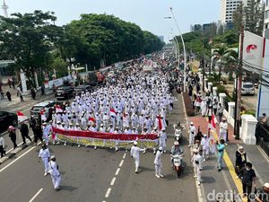 Momen Massa Aksi 411 Long March Menuju Istana Momen Massa Aksi 411 Long March Menuju Istana