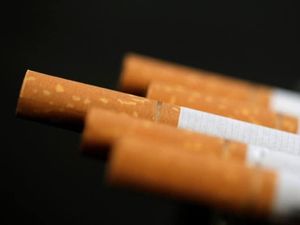 Pedagang Waswas Gulung Tikar Imbas Aturan Jarak Penjualan Rokok Pedagang Waswas Gulung Tikar Imbas Aturan Jarak Penjualan Rokok