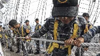 Mengasah Naluri Sang Penakluk Ombak dan Badai