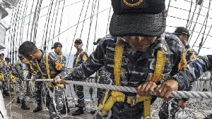 Mengasah Naluri Sang Penakluk Ombak dan Badai