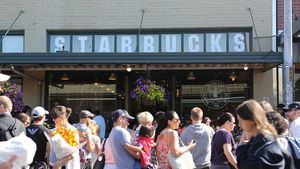 Ini Suasana Gerai Starbucks Pertama di Dunia yang Selalu Diantre