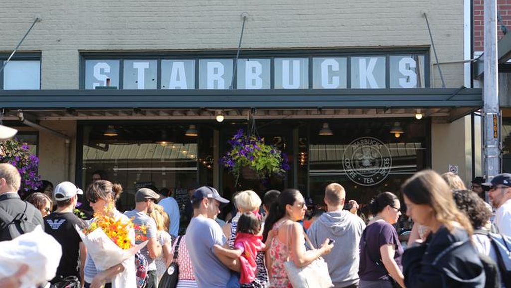 Ini Suasana Gerai Starbucks Pertama di Dunia yang Selalu Diantre Ini Suasana Gerai Starbucks Pertama di Dunia yang Selalu Diantre