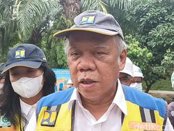 Keren! Basuki Jajal Bayar Tol Tanpa Setop Naik Mobil-mobilan