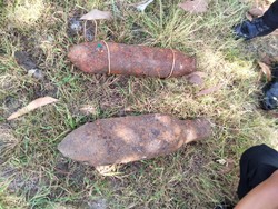 Tim Jibom Polda Lampung Evakuasi 2 Mortir dari Polsek Natar