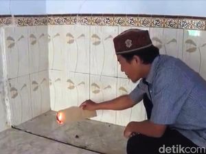 Heboh! Api Biru Muncul dari Sela Keramik di Musala Situbondo Heboh! Api Biru Muncul dari Sela Keramik di Musala Situbondo