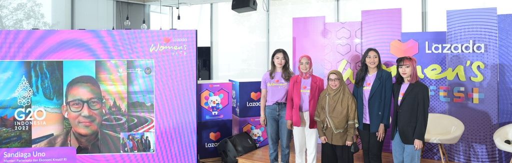 Para pembicara konferensi pers Lazada Womens Fest dan Pak Sandiaga Uno